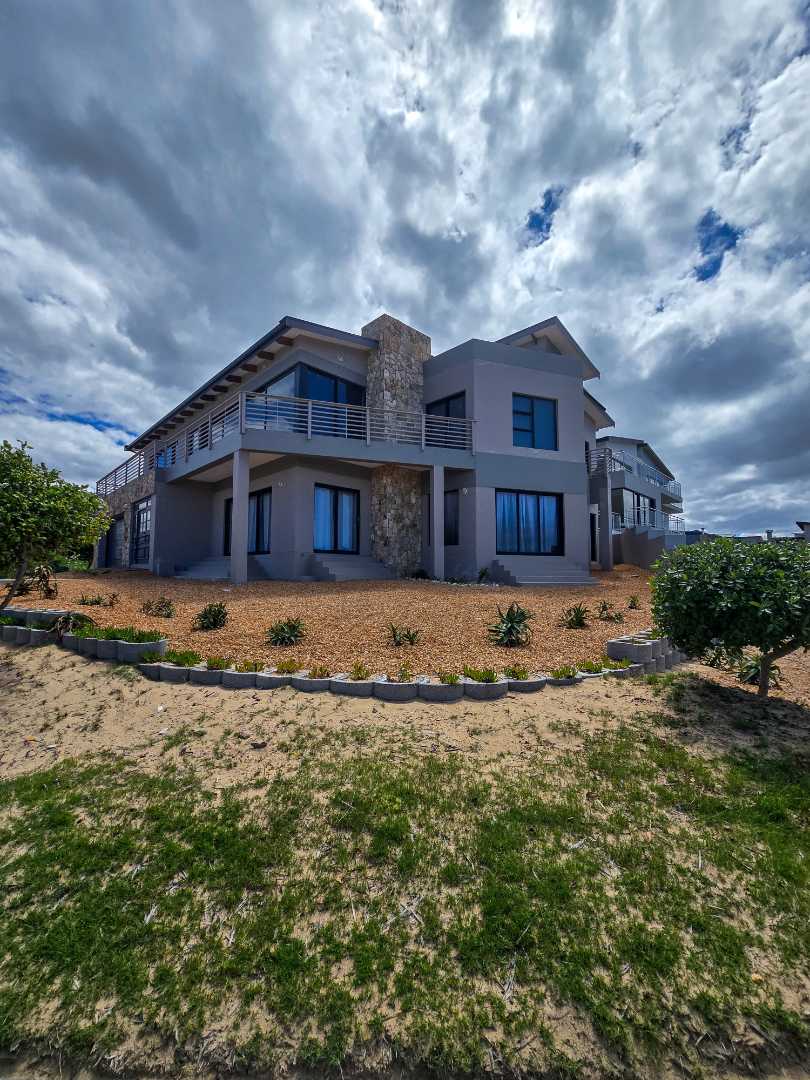 5 Bedroom Property for Sale in Stilbaai Oos Western Cape